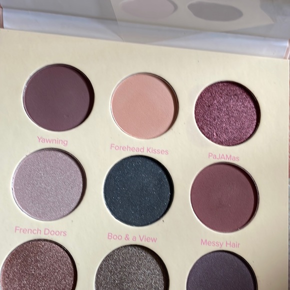 𝅺Beauty Bakerie • Eyeshadow and Highlighter Palette set - Picture 1 of 2